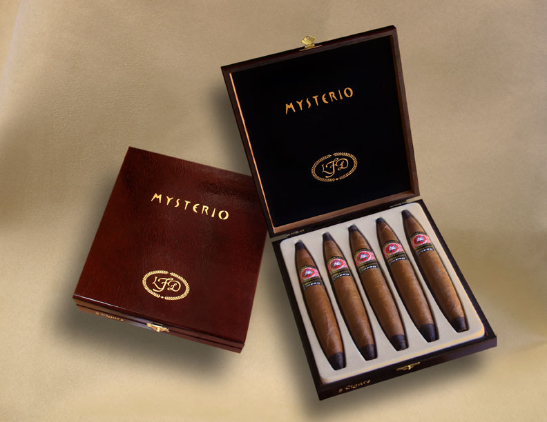 La Flor Dominicana Mysterio