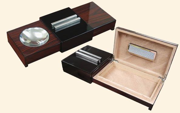 Humidor with Sliding Ashtray